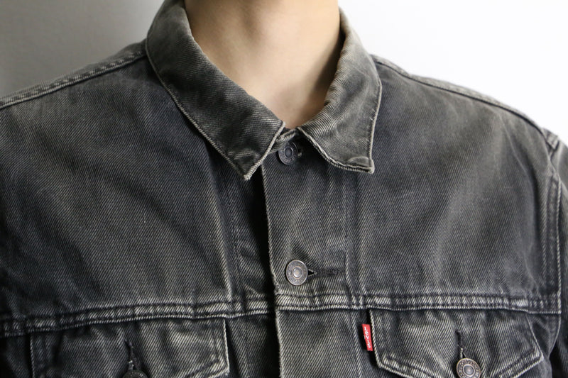 "Levi's" gray color denim tracker jacket