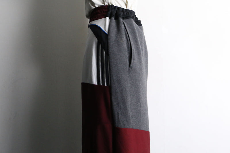 "Re:make" asymmetry docking HAKAMA track pants