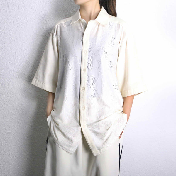 white geometry embroidery pattern linen S/S shirt