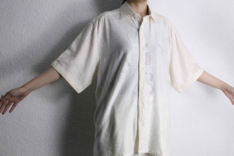 white geometry embroidery pattern linen S/S shirt