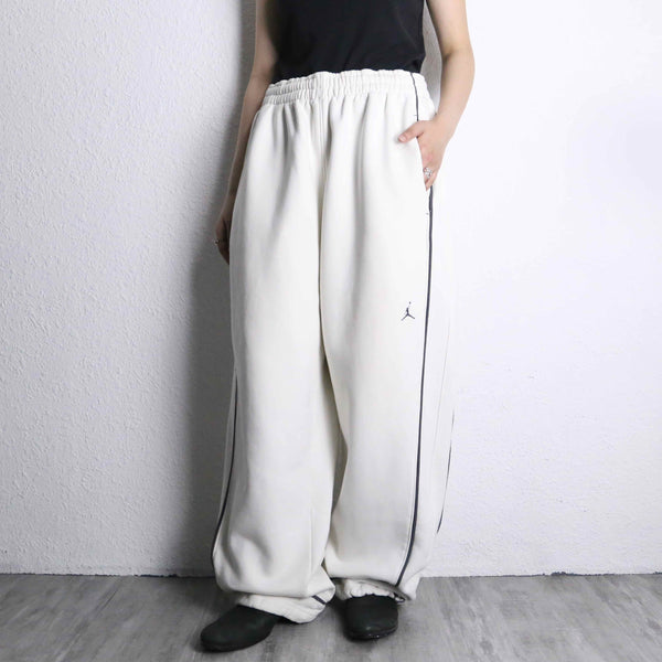 "JORDAN" white line design wide sweat pants
