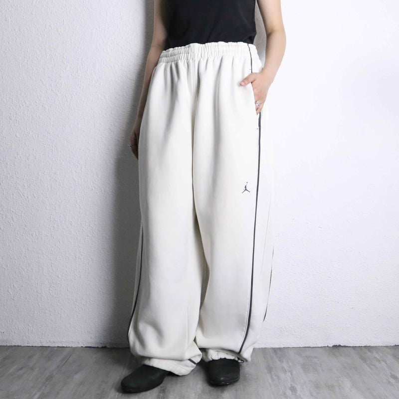 "JORDAN" white line design wide sweat pants