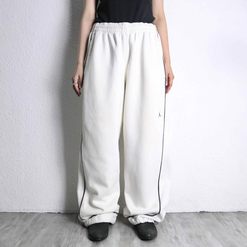 "JORDAN" white line design wide sweat pants