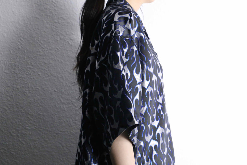 blue metallic fire pattern s/s shirt