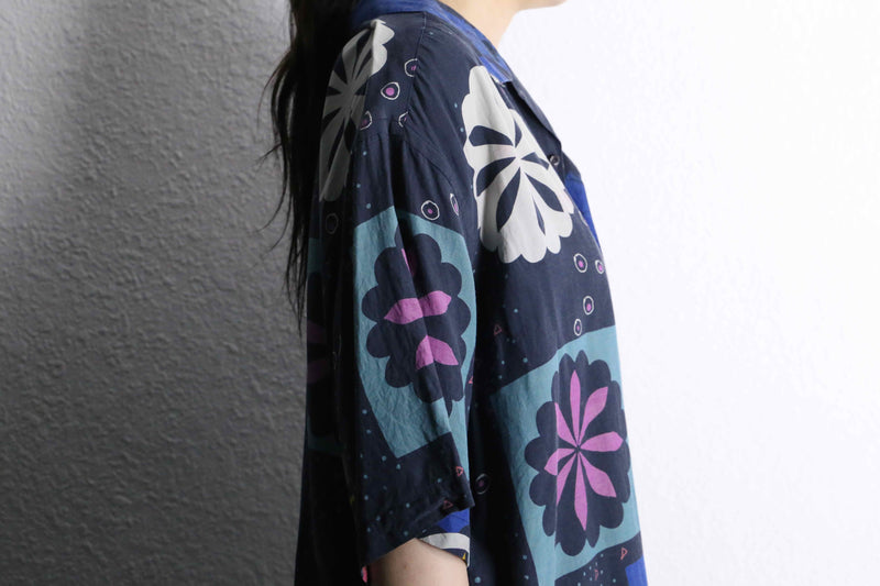 “PERRY ELLIS” mulch pattern silk s/s shirt