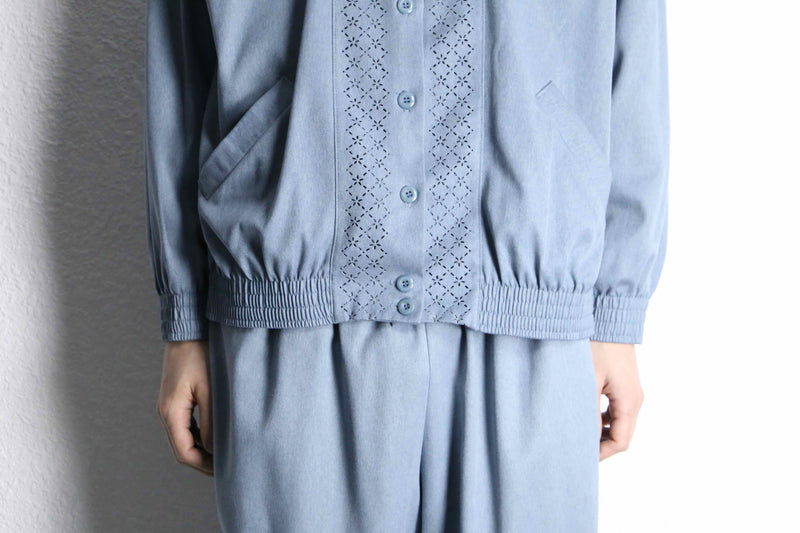 pale tone shirt jacket set up