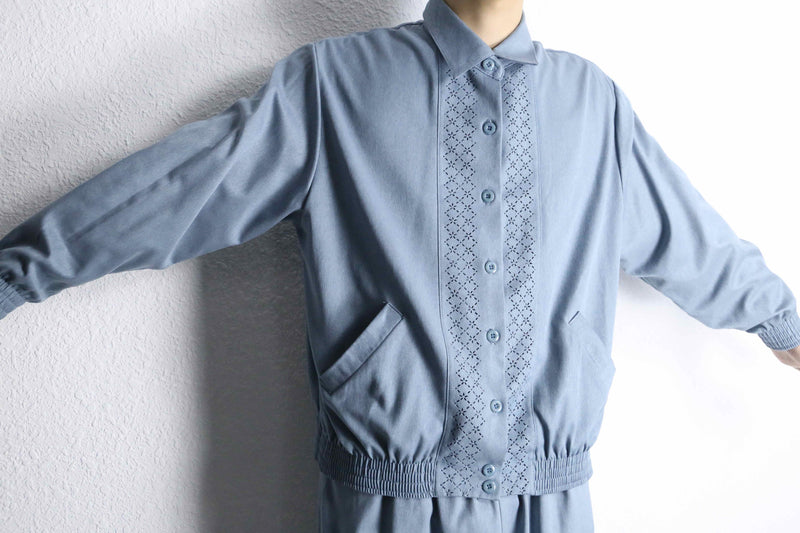 pale tone shirt jacket set up