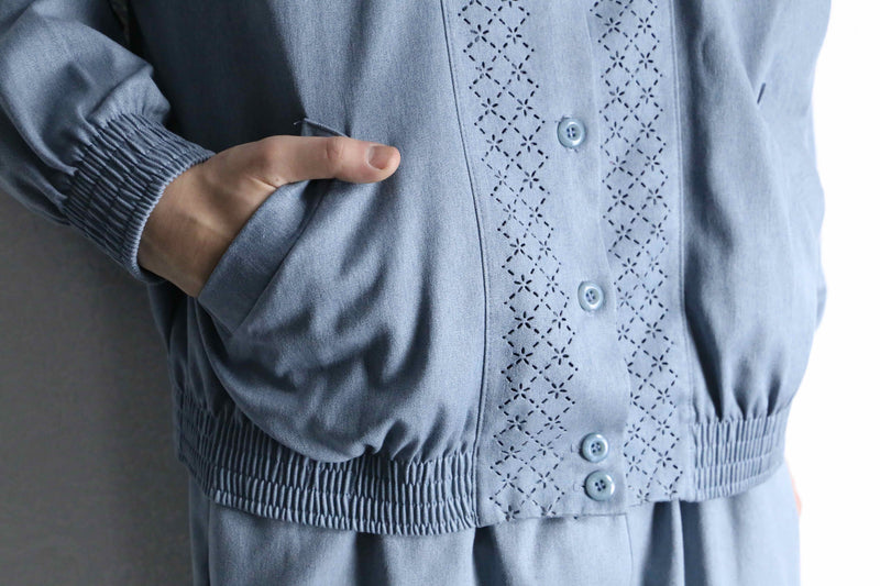 pale tone shirt jacket set up