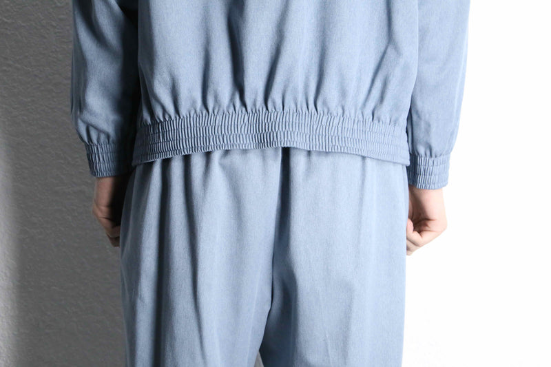 pale tone shirt jacket set up