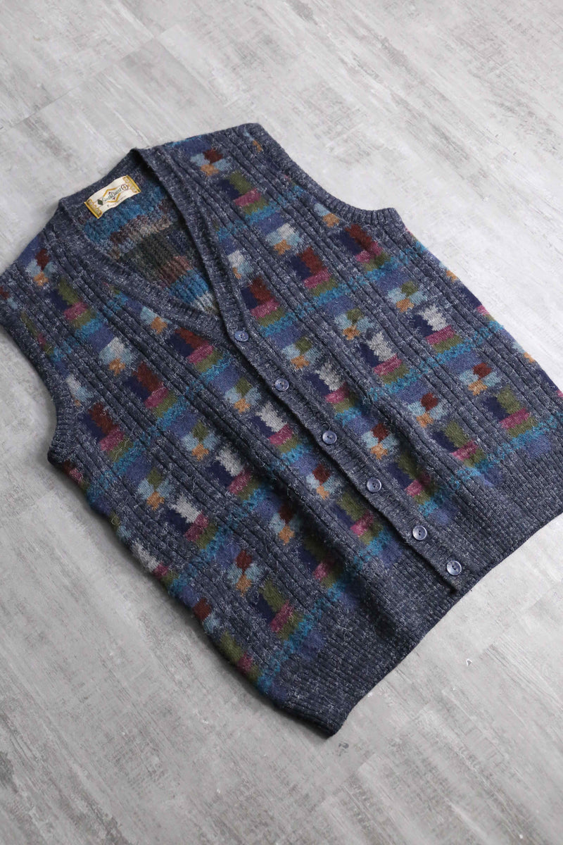 calm tone geometric design  vest