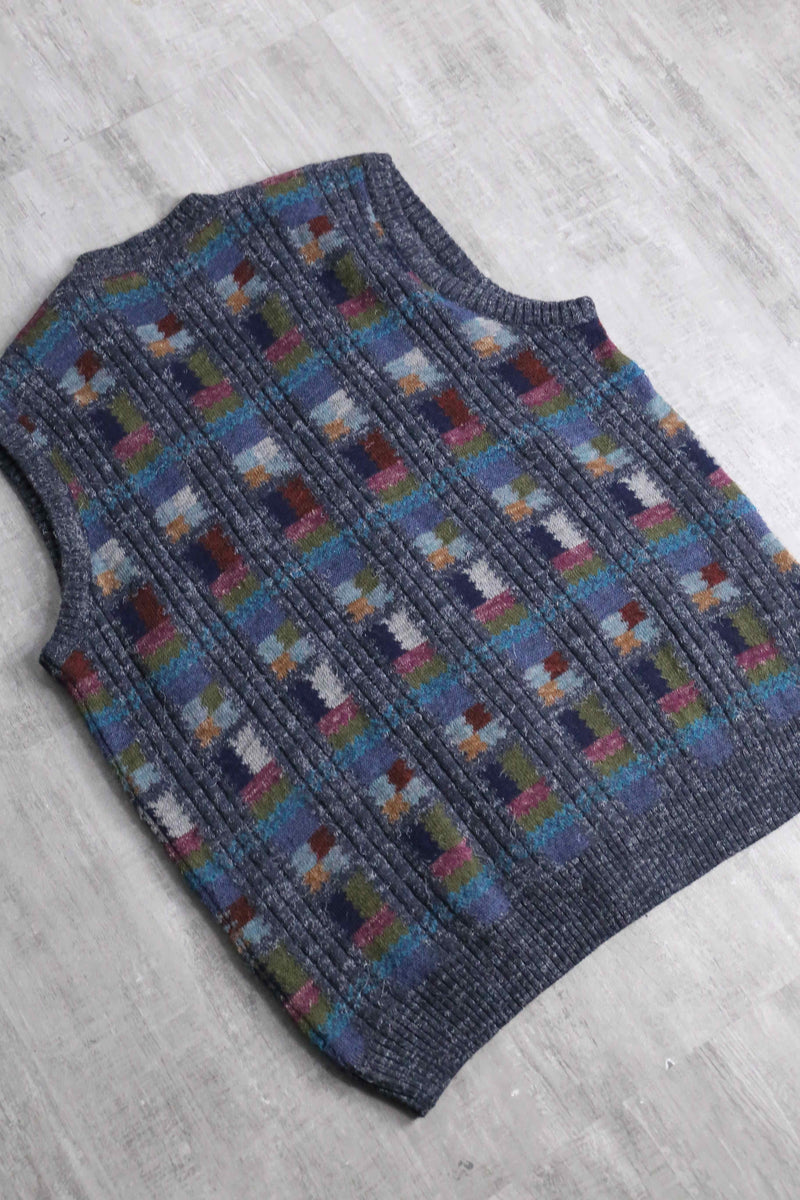 calm tone geometric design  vest