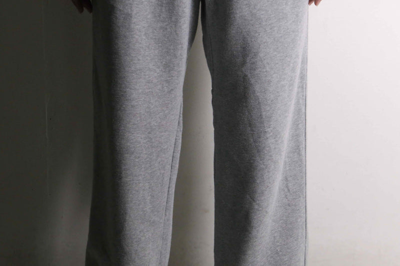 "NIKE" light gray color no ribs sweat pants