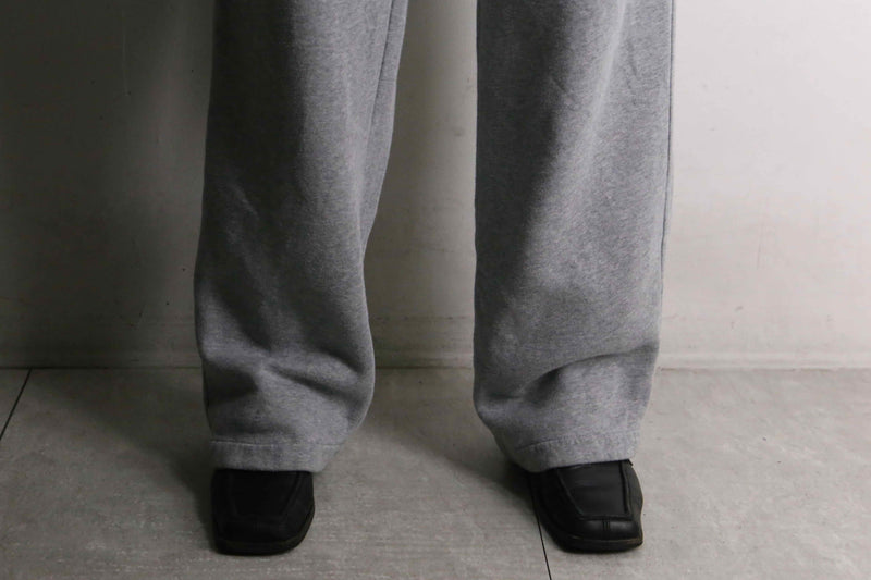 "NIKE" light gray color no ribs sweat pants