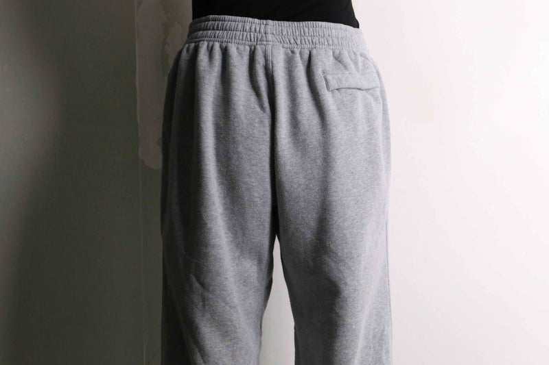 "NIKE" light gray color no ribs sweat pants