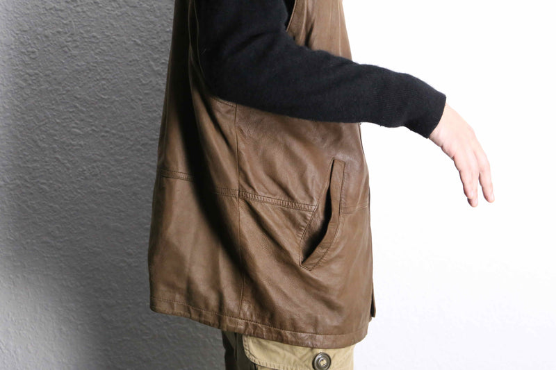 suede × leather combi vest