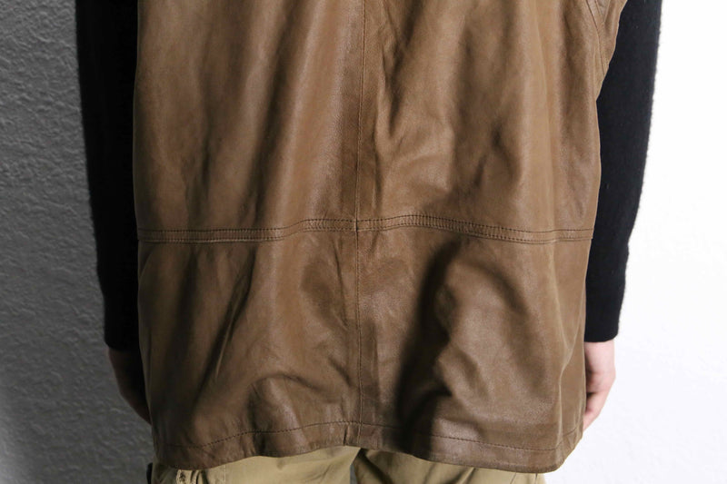 suede × leather combi vest