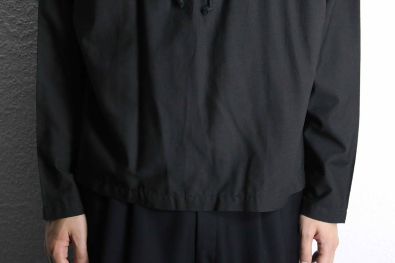 black base flower emb lace up pullover