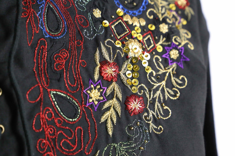 black base flower emb lace up pullover