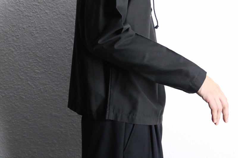black base flower emb lace up pullover