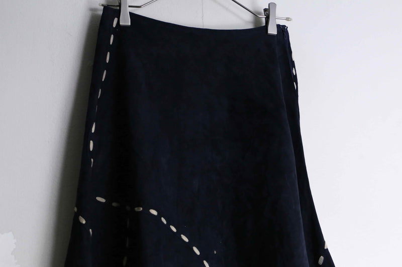 navy × white stitch design flare leather skirt