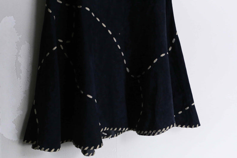 navy × white stitch design flare leather skirt