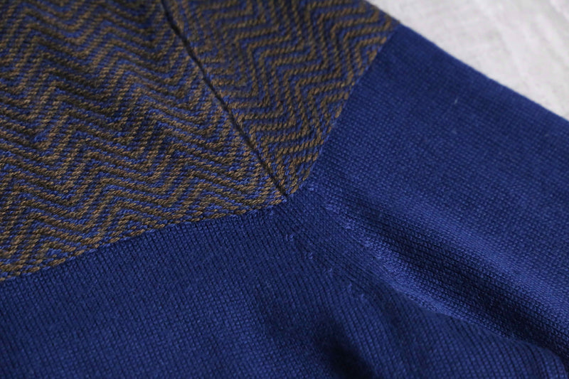 "BANANA REPUBLIC" navy × brown design switch zip knit