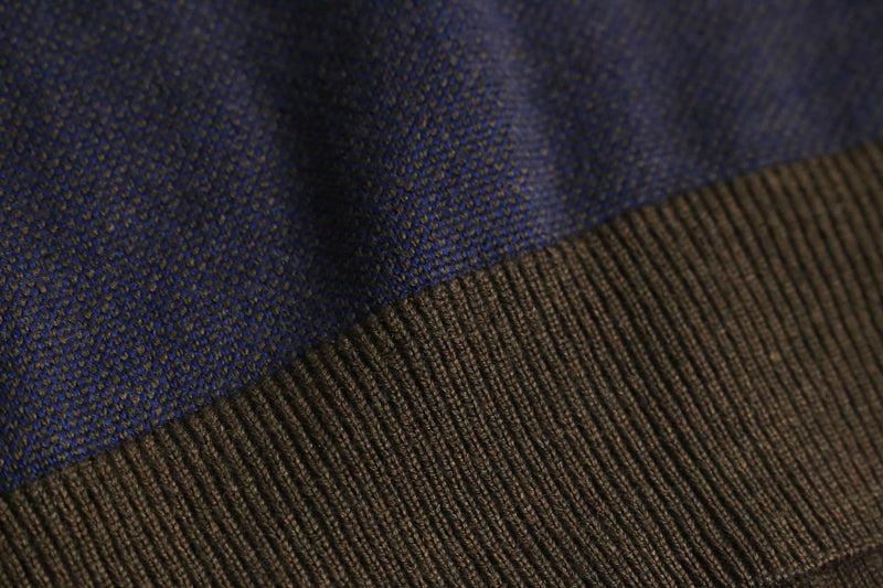 "BANANA REPUBLIC" navy × brown design switch zip knit