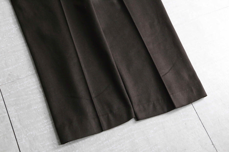 dark brown color wool straight slacks