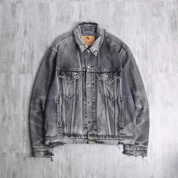 ”Levi’s”  gray color hi damage denim tracker jacket