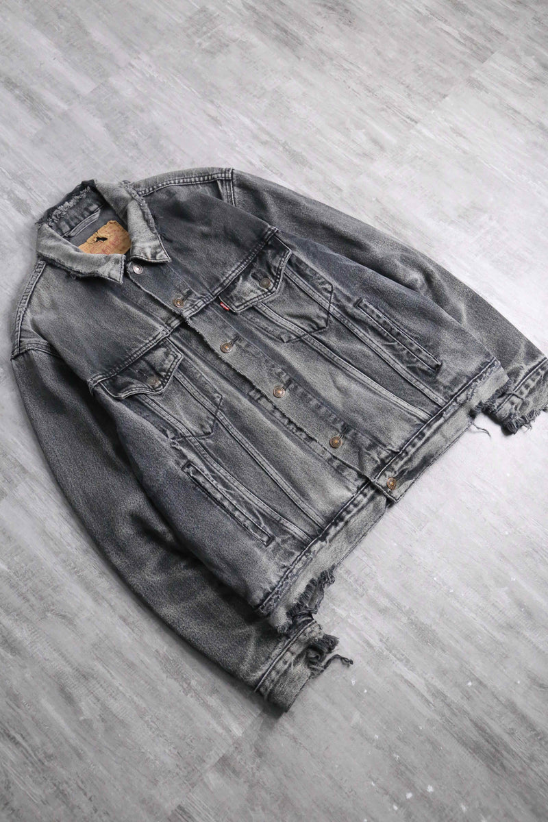 ”Levi’s”  gray color hi damage denim tracker jacket