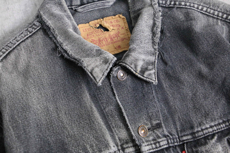 ”Levi’s”  gray color hi damage denim tracker jacket