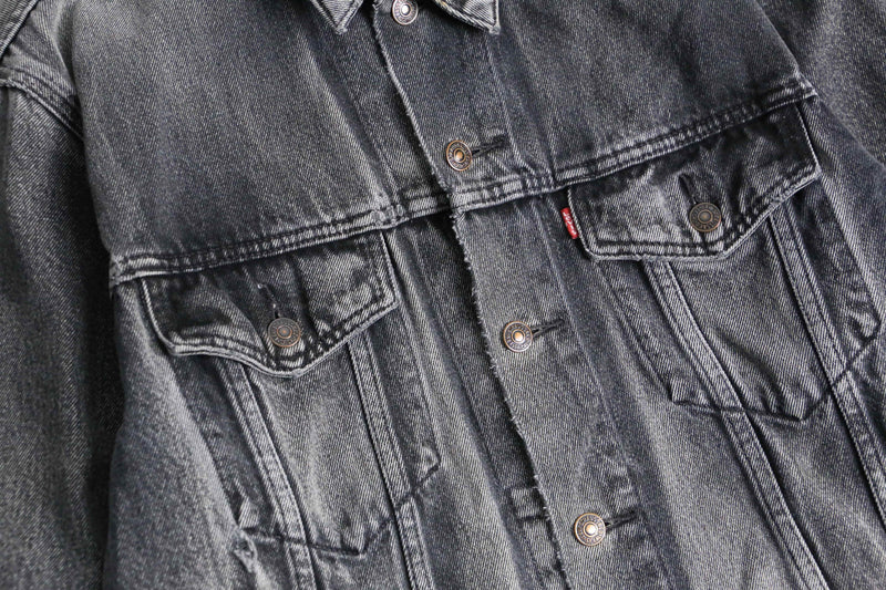 ”Levi’s”  gray color hi damage denim tracker jacket