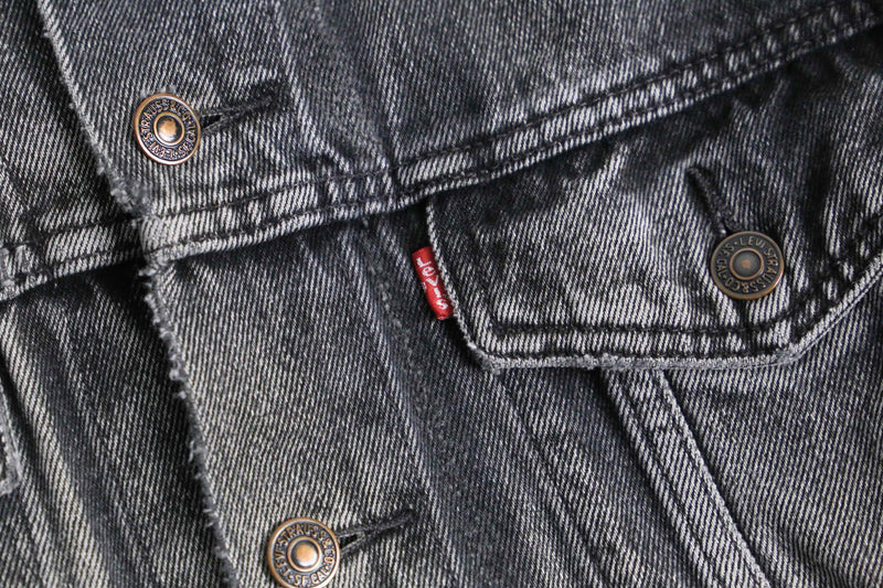 ”Levi’s”  gray color hi damage denim tracker jacket
