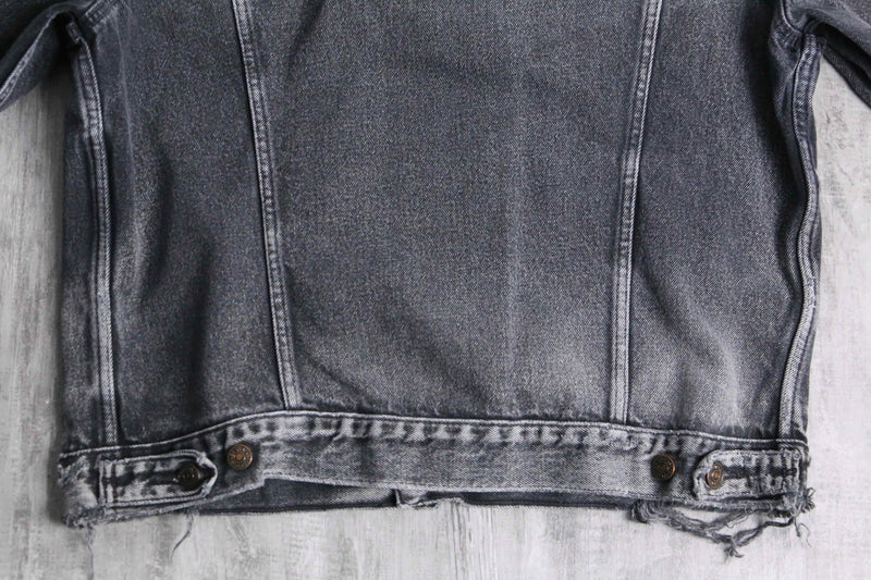 ”Levi’s”  gray color hi damage denim tracker jacket