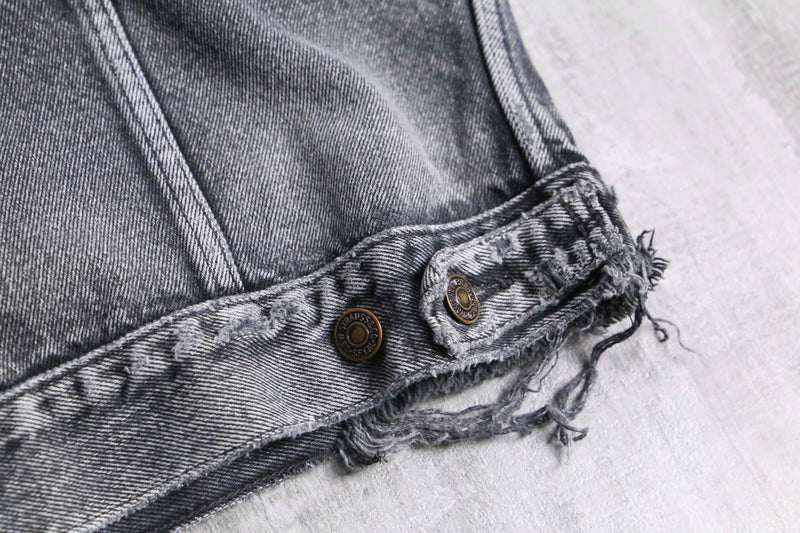 ”Levi’s”  gray color hi damage denim tracker jacket
