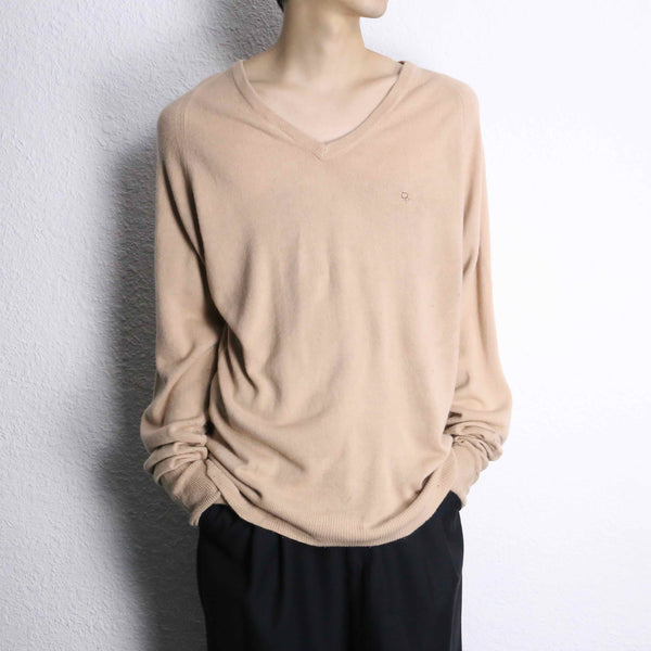 “Christian Dior”beige V-neck knit sweater