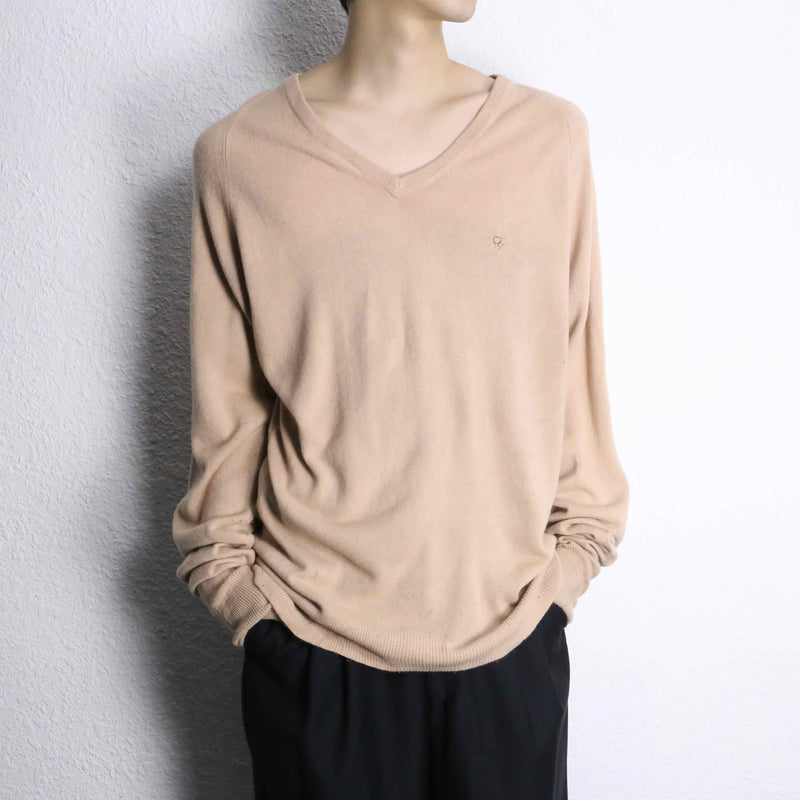 “Christian Dior”beige V-neck knit sweater