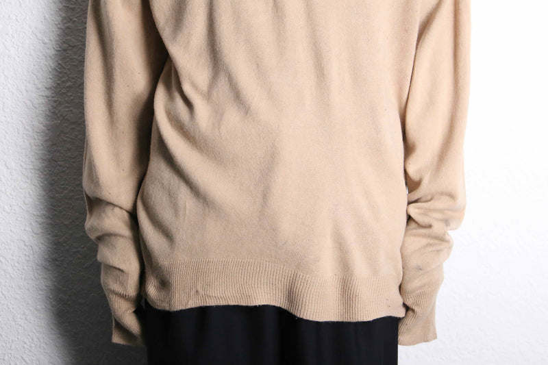 “Christian Dior”beige V-neck knit sweater