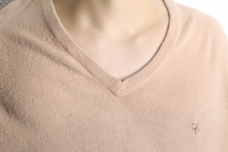 “Christian Dior”beige V-neck knit sweater