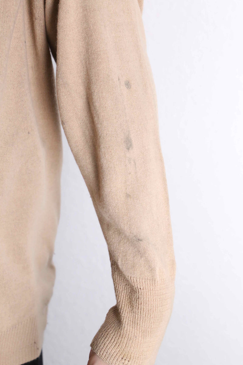 “Christian Dior”beige V-neck knit sweater