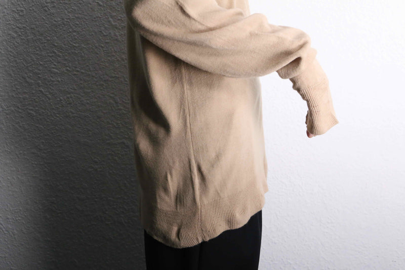 “Christian Dior”beige V-neck knit sweater