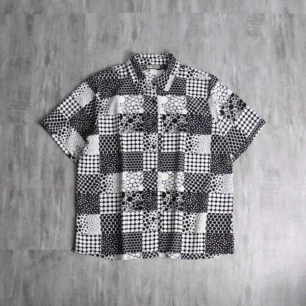 white×black random dot pattern shirt