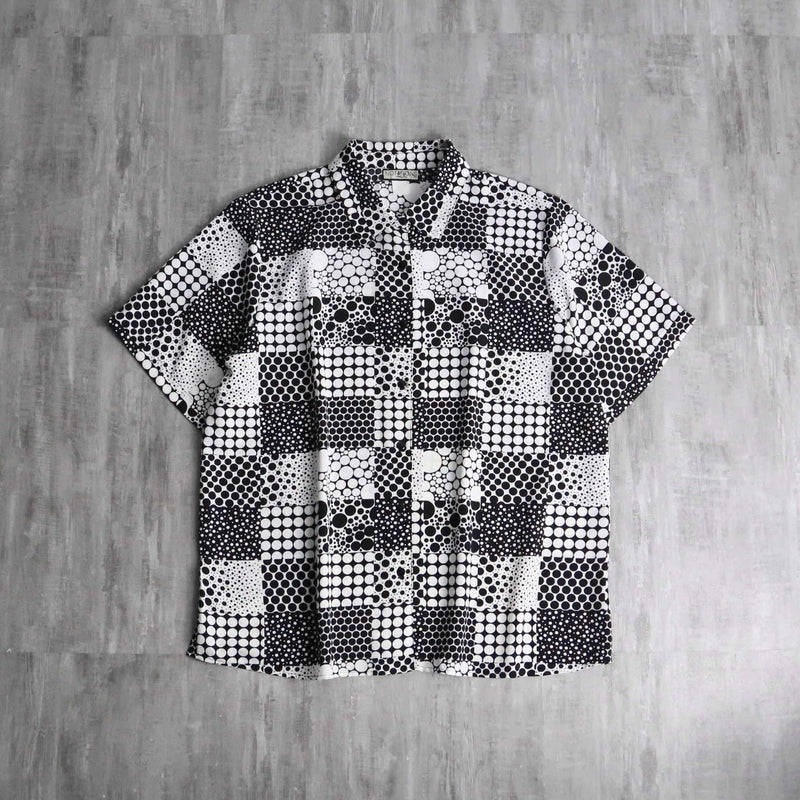 white×black random dot pattern shirt