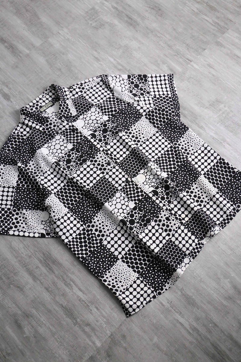 white×black random dot pattern shirt