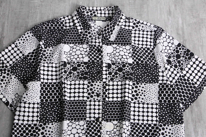 white×black random dot pattern shirt