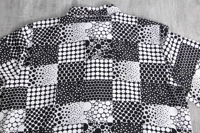 white×black random dot pattern shirt
