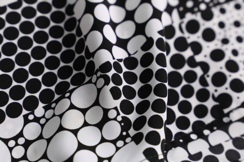 white×black random dot pattern shirt