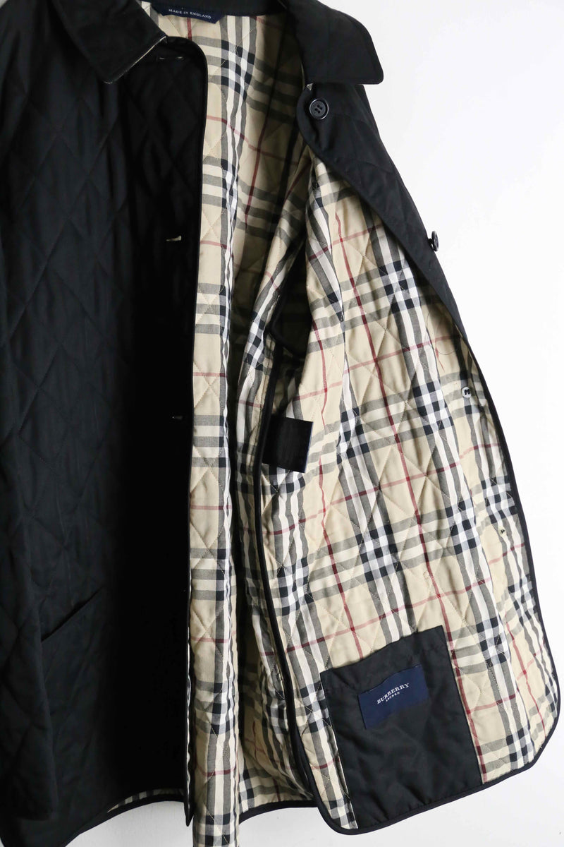 “BURBERRY” black navy color quilting coat