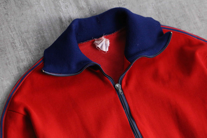 red×navy color track jaket