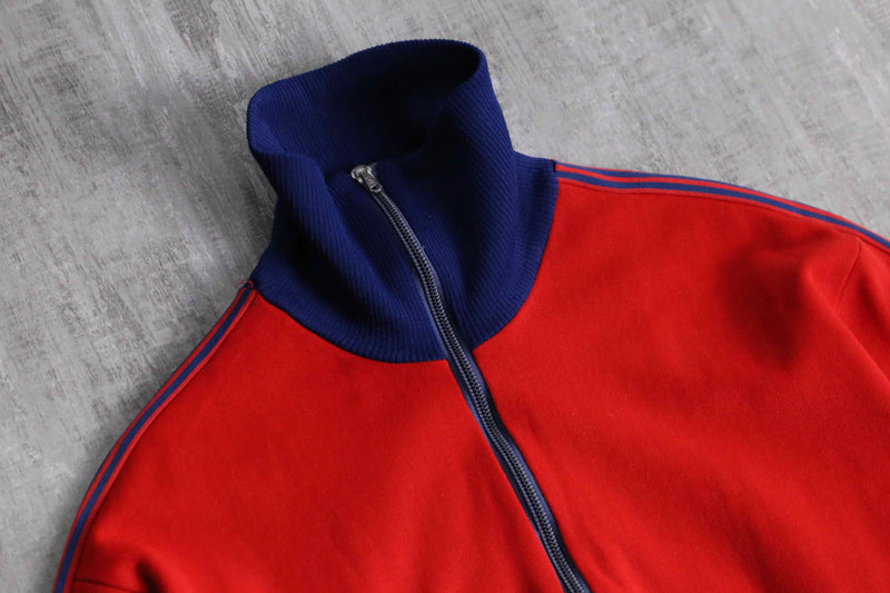 red×navy color track jaket